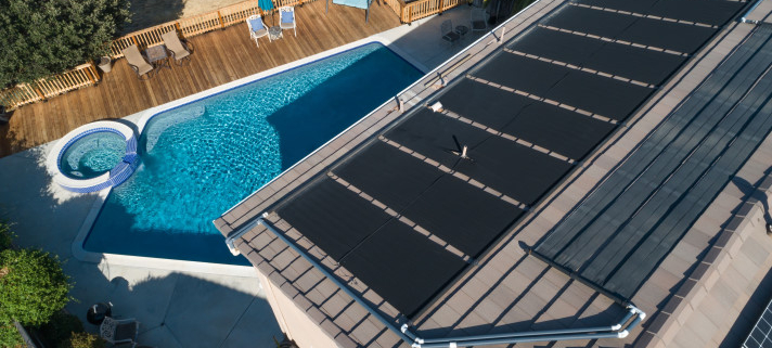 Chauffer une piscine avec des panneaux solaires : le principe